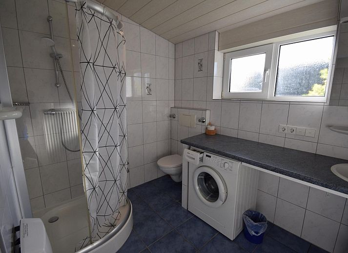 Accessed by VZ1163 Holiday bungalow in Oostkapelle, Walcheren, Zeeland, offers privacy and tranquility.