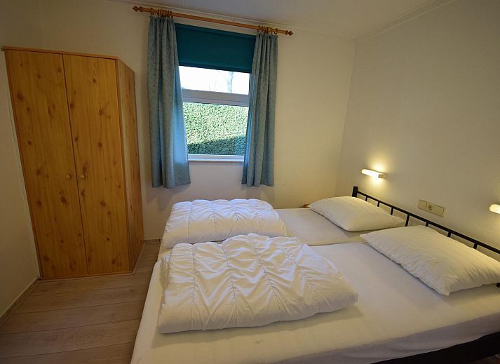 Accessed by VZ1163 Holiday bungalow in Oostkapelle, Walcheren, Zeeland, offers privacy and tranquility.