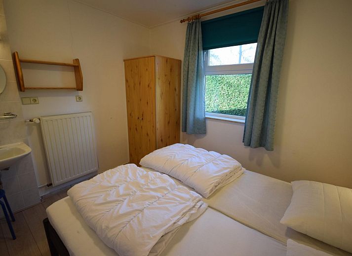 Accessed by VZ1163 Holiday bungalow in Oostkapelle, Walcheren, Zeeland, offers privacy and tranquility.