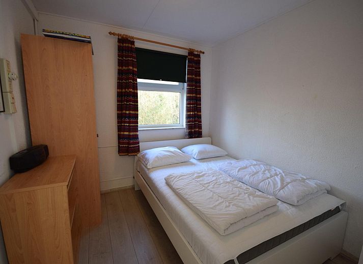 Green backyard of VZ1163 Holiday bungalow in Oostkapelle, Walcheren, Zeeland, surrounded by nature.