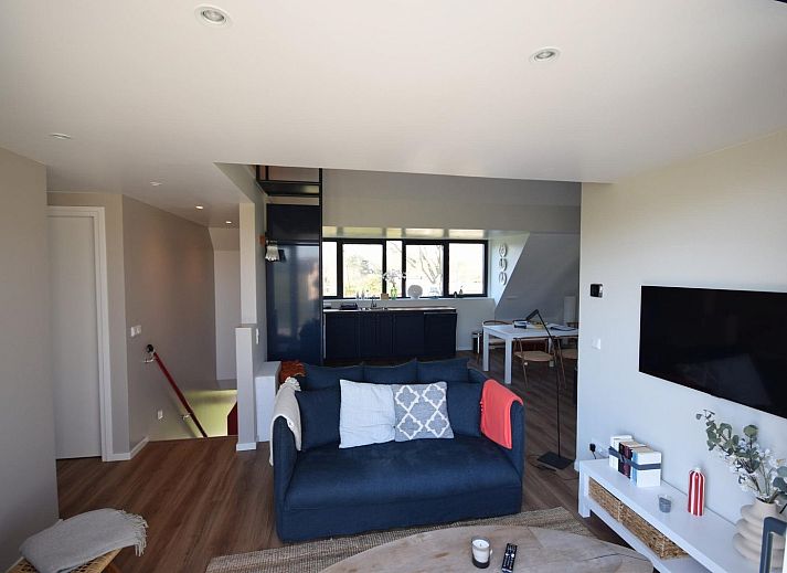 Geniet van het ruime terras bij VZ1092 Appartement in Oostkapelle, Walcheren, Zeeland met uitzicht op de natuur.