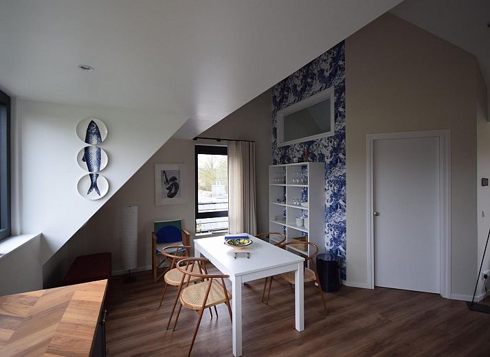 Ontspan op het zonnige balkon van VZ1092 Appartement in Oostkapelle, Walcheren, Zeeland met prachtig uitzicht.