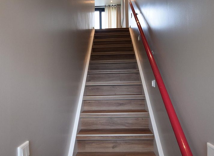 Binnenruimte van VZ1092 Appartement in Oostkapelle, Walcheren, Zeeland met moderne inrichting en veel licht.