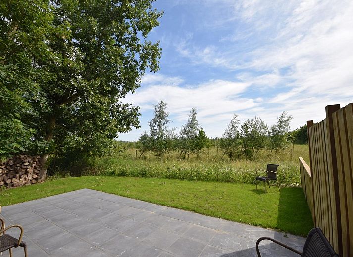 VZ1167 Doppelhaushaelfte in Oostkapelle mit Terrasse mitten im Gruenen in Walcheren, Zeeland.