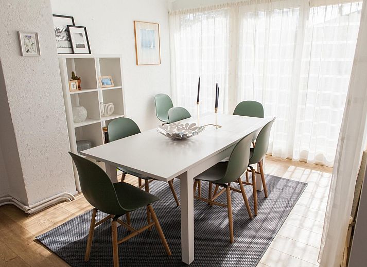 VZ1168 Vakantiebungalow in Oostkapelle met uitnodigende entree, perfect voor een vakantie in Walcheren, Zeeland.