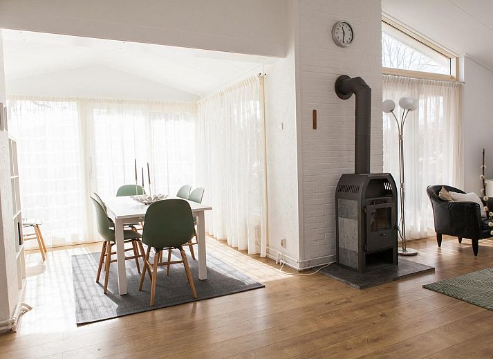 VZ1168 Vakantiebungalow in Oostkapelle met uitnodigende entree, perfect voor een vakantie in Walcheren, Zeeland.