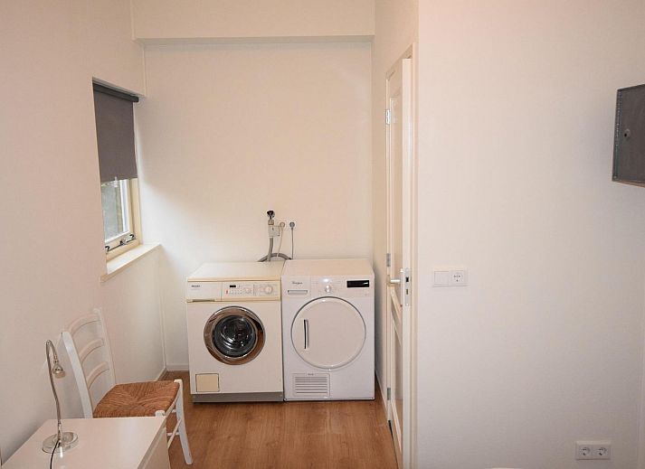 VZ1168 Vakantiebungalow in Oostkapelle met ruime oprit en groene omgeving in Walcheren, Zeeland.