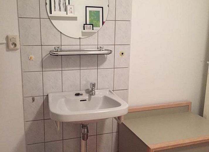 VZ1168 Vakantiebungalow in Oostkapelle met ruime oprit en groene omgeving in Walcheren, Zeeland.