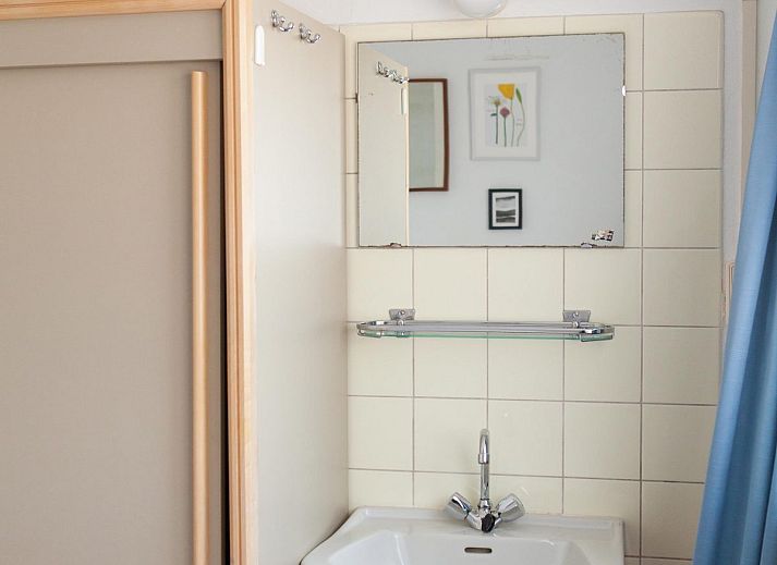 VZ1168 Vakantiebungalow in Oostkapelle met comfortabele woonkamer, perfect voor ontspanning in Walcheren, Zeeland.