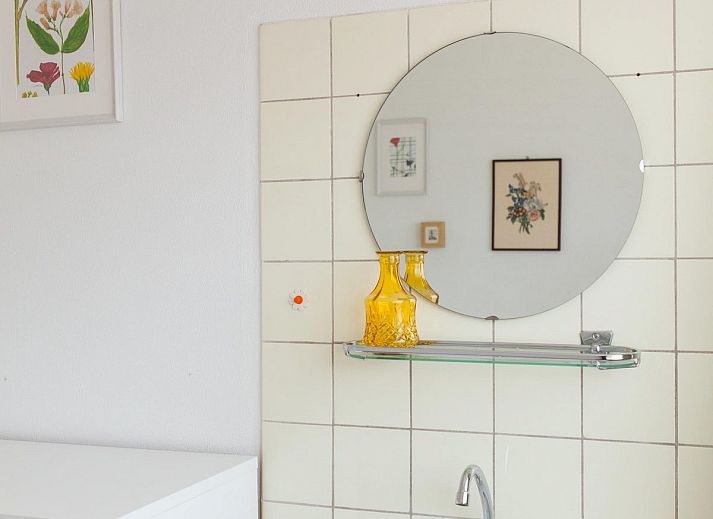 VZ1168 Vakantiebungalow in Oostkapelle met lichte eetkamer, ideaal voor gezellige diners in Walcheren, Zeeland.