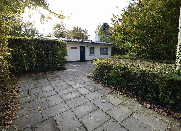 VZ1169 Ferienbungalow in Oostkapelle auf Walcheren mit grosser Terrasse und gruener Umgebung.