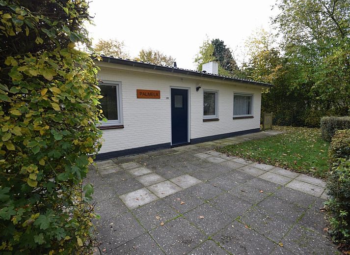 VZ1169 Ferienbungalow in Oostkapelle auf Walcheren mit grosser Terrasse und gruener Umgebung.