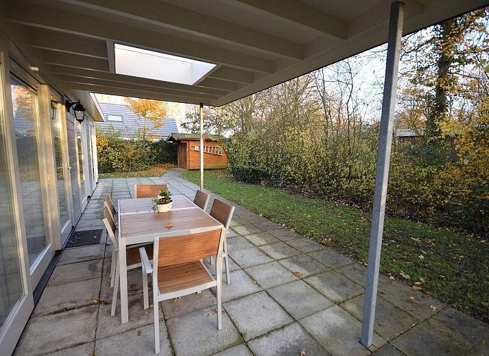VZ1169 Ferienbungalow in Oostkapelle auf Walcheren mit grosser Terrasse und gruener Umgebung.