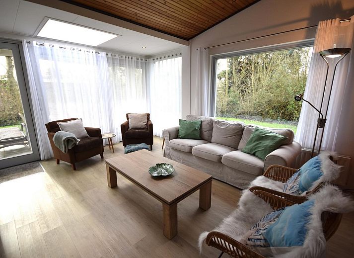 VZ1169 Ferienbungalow in Oostkapelle auf Walcheren mit grosser Terrasse und gruener Umgebung.