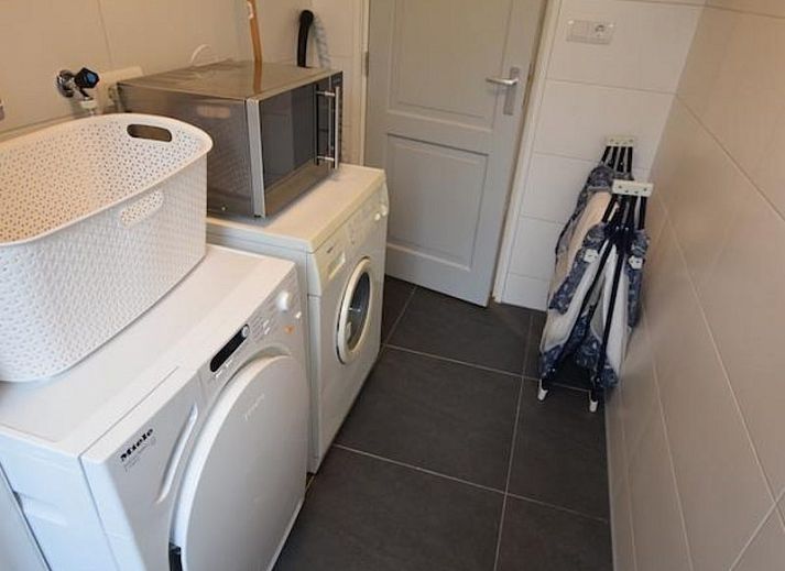 Ueberdachte Terrasse bei VZ1169 Ferienbungalow in Oostkapelle, Walcheren, Zeeland.