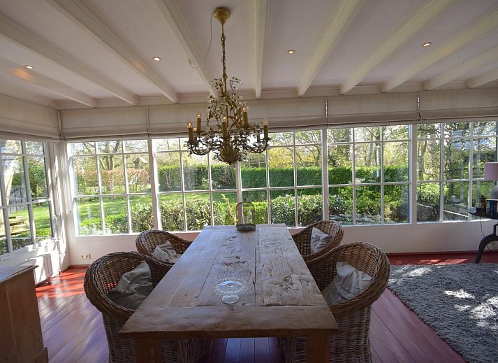 Veranda von VZ2316 Freistehendes Ferienhaus in Oostkapelle, umgeben von viel Gruen in Walcheren, Zeeland.