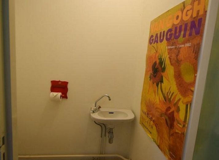 Gemuetliches Wohnzimmer in VZ2329 Ferienhaus Oostkapelle mit komfortabler Sitzecke, Walcheren.