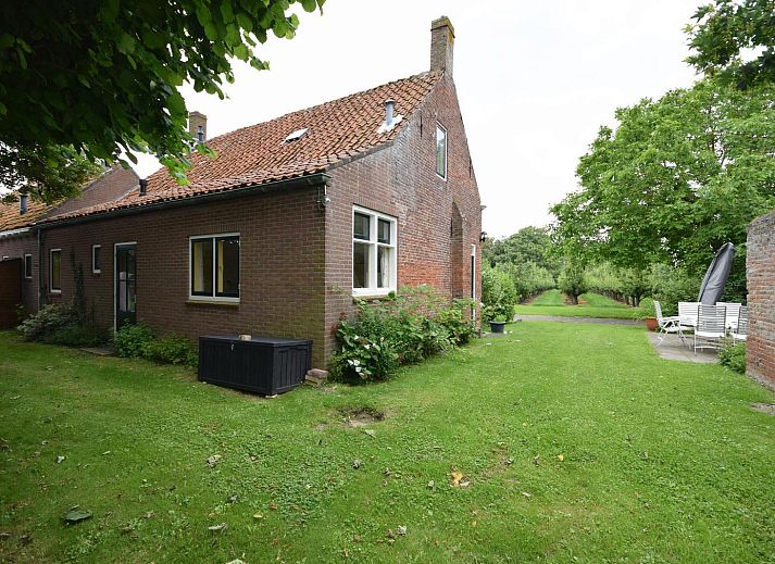 Gemuetliches Wohnzimmer in VZ2329 Ferienhaus Oostkapelle mit komfortabler Sitzecke, Walcheren.