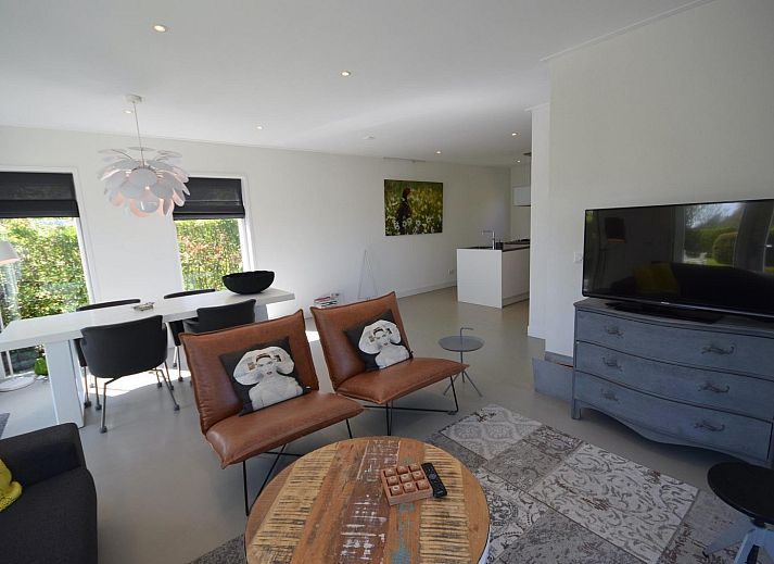 Gruener Garten und Terrasse von VZ2315 Freistehendes Ferienhaus in Oostkapelle, Walcheren, Zeeland.