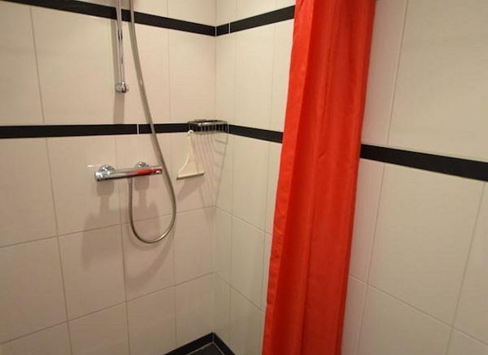 Aussenansicht von VZ1185 Ferienbungalow in Oostkapelle, umgeben von Natur in Walcheren, Zeeland.