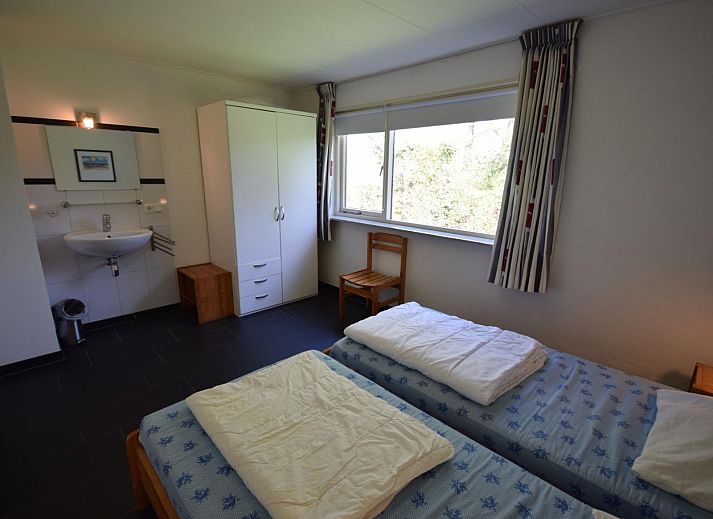 Aussenansicht von VZ1185 Ferienbungalow in Oostkapelle, umgeben von Natur in Walcheren, Zeeland.