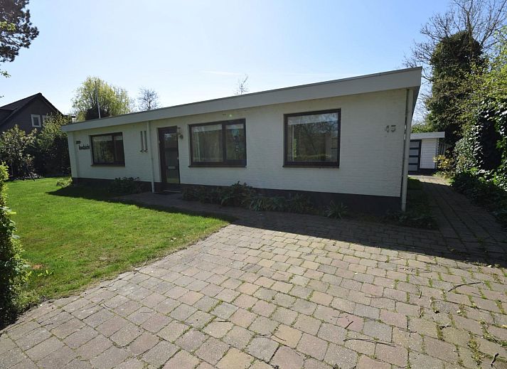 Gemuetliches Wohnzimmer von VZ1185 Modern eingerichteter Ferienbungalow in Oostkapelle in Walcheren, Zeeland.