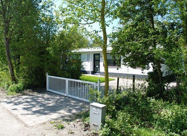 Gemuetliches Wohnzimmer von VZ1185 Modern eingerichteter Ferienbungalow in Oostkapelle in Walcheren, Zeeland.