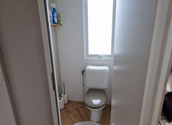 Gemuetliche Veranda des Mobilheims von Heiner und Elke Schmidt in Oostkapelle, Walcheren, Zeeland.