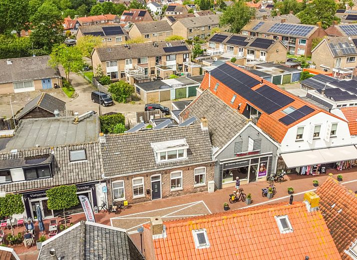 Essecke im Ferienhaus ZE067 Oostkapelle Walcheren mit grosser Uhr