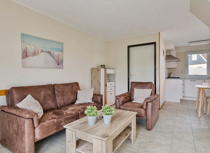 Vakantiewoning Oostkapelle in Zeeland, charmant vakantiehuis met zonnig terras en groene tuin, op 800 meter van het strand in Walcheren.