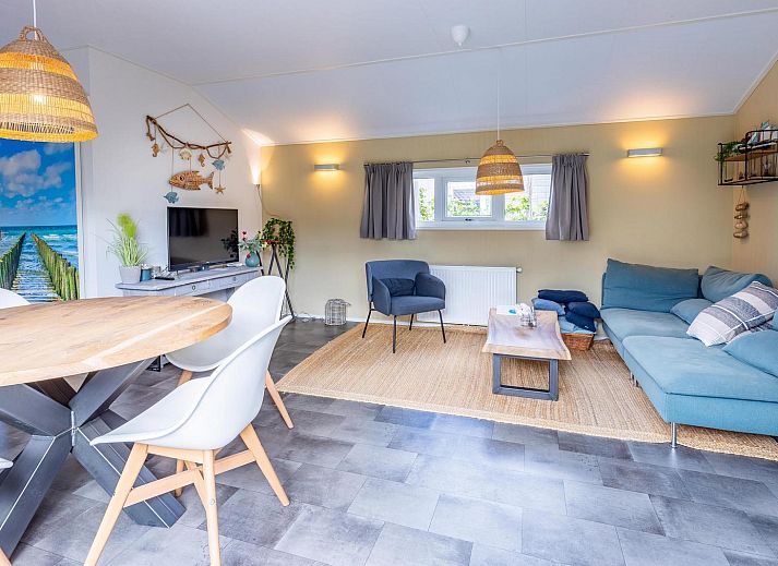 Die geraeumige Terrasse des Ferienhauses VZ878 in Oostkapelle ist ideal fuer Mahlzeiten im Freien in Zeeland.