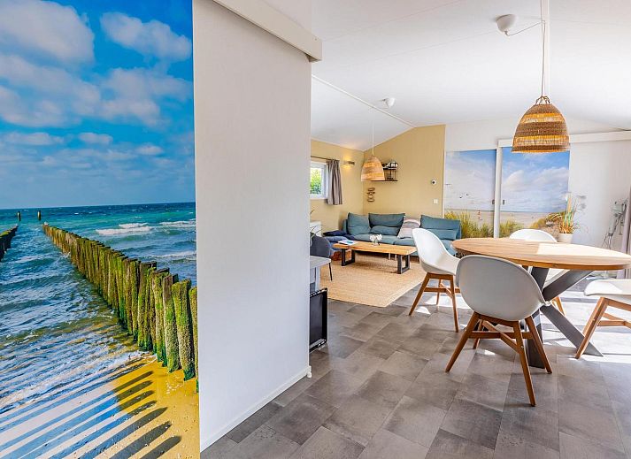 Die geraeumige Terrasse des Ferienhauses VZ878 in Oostkapelle ist ideal fuer Mahlzeiten im Freien in Zeeland.