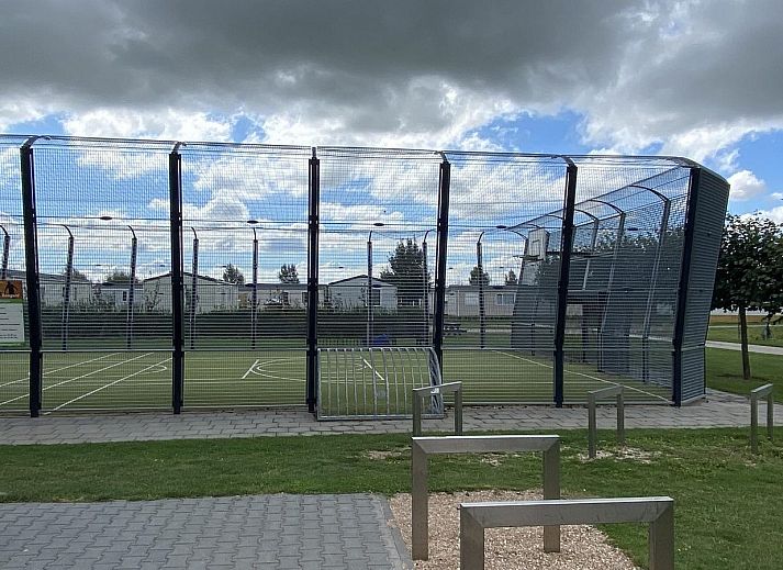 Die stilvolle Aussenlounge des Chalets VZ878 in Oostkapelle ist ideal zum Entspannen.