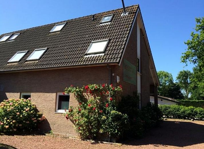 Schlafzimmer mit zwei Betten im Ferienhaus ZE321, Oostkapelle, Walcheren, Zeeland.