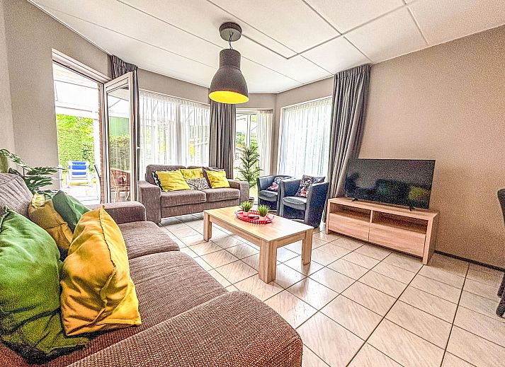 Spacious garden at Apartment Boszicht 1 in Oostkapelle, Walcheren, with deck chairs and green views.