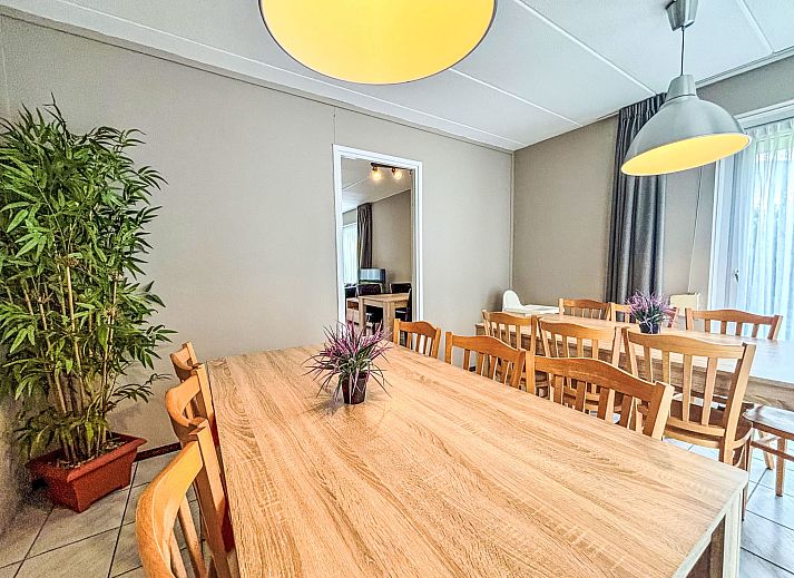 Comfortable living room in Apartment Boszicht 1, Oostkapelle, Walcheren, with modern furnishings.