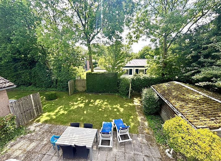 Relax in the garden of Apartment Boszicht 1, Oostkapelle, Walcheren, with deck chairs and privacy.