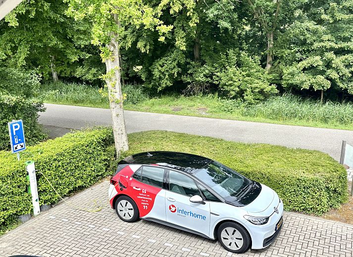 Exterior of Apartment Boszicht 1 in Oostkapelle, Walcheren, with spacious garden and terrace.