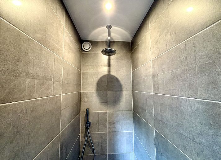 Comfortabele zithoek in Appartement Boszicht 3, Oostkapelle, Walcheren, Zeeland met moderne inrichting.