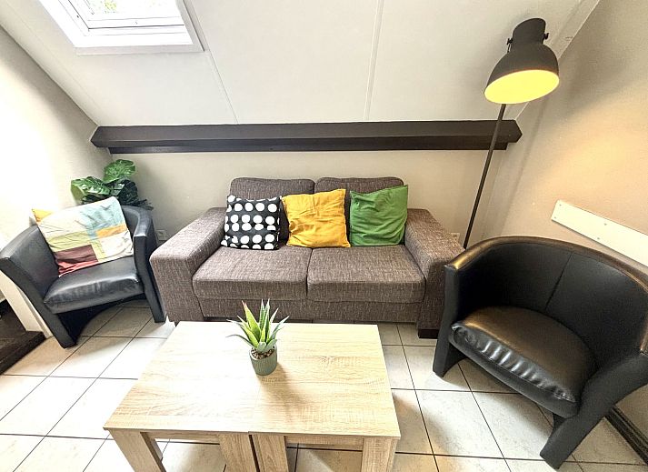 Comfortabele zithoek in Appartement Boszicht 3, Oostkapelle, Walcheren, Zeeland met moderne inrichting.