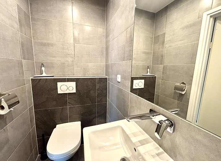 Volledig uitgeruste keuken in Appartement Boszicht 3, Oostkapelle, Walcheren, Zeeland met moderne apparatuur.