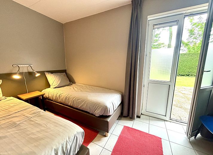 Gezellig balkon bij Vakantiehuis Boszicht 2 in Oostkapelle, Walcheren met uitzicht op de natuur.