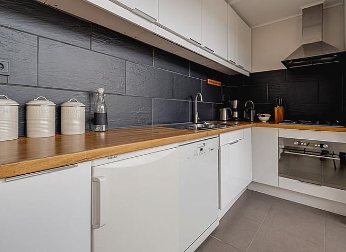 Vacation cottage in Oostkapelle with sunny terrace and green garden in Walcheren, Zeeland.