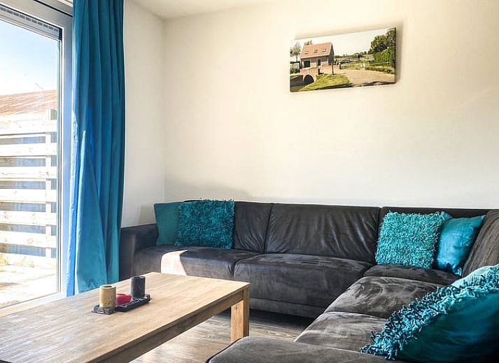 Vakantiehuisje in Oostkapelle met charmante stenen brug, gelegen in Walcheren, Zeeland.