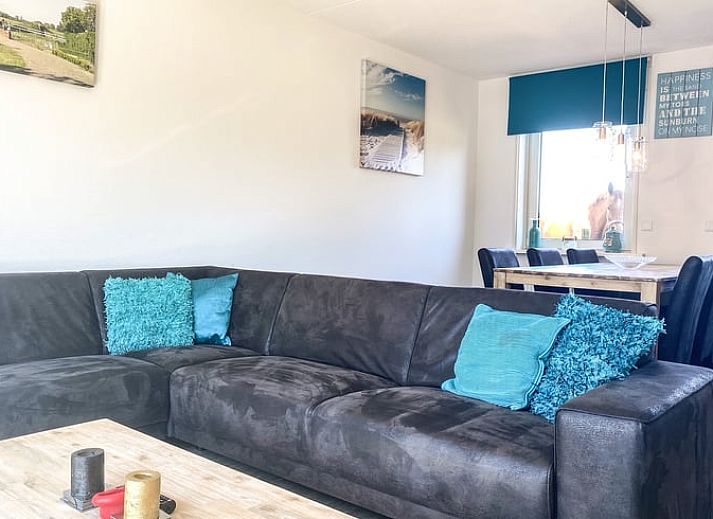 Vakantiehuisje in Oostkapelle met charmante stenen brug, gelegen in Walcheren, Zeeland.