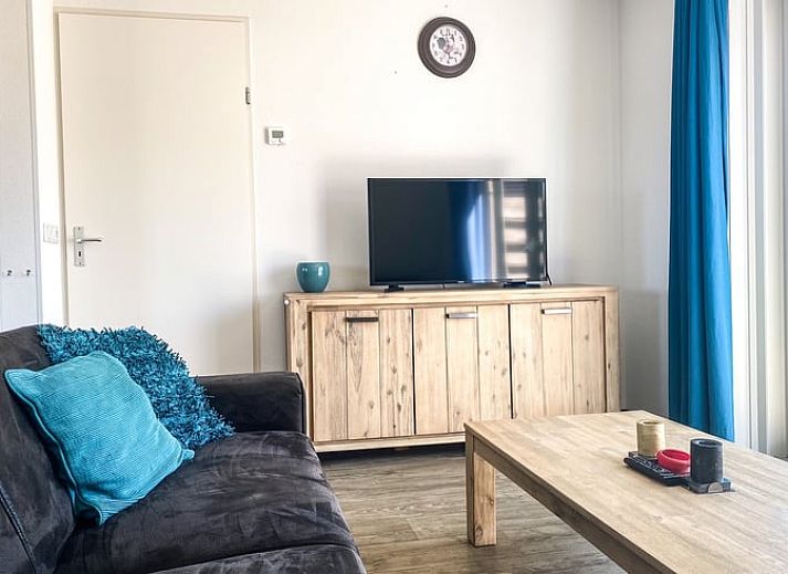 Vakantiehuisje in Oostkapelle met charmante stenen brug, gelegen in Walcheren, Zeeland.