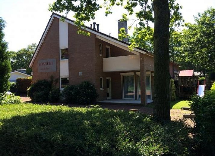 ZE322 vakantiehuis in Oostkapelle op Walcheren, Zeeland met ruime tuin en groene omgeving.