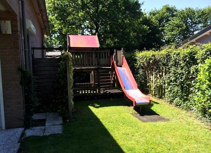 Gezellige eethoek in vakantiehuis ZE322, Oostkapelle, Walcheren, Zeeland voor een comfortabel verblijf.