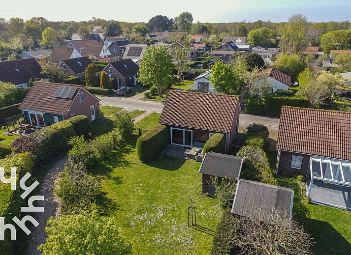 Enjoy the sunny garden of vacation home ZE414 in Oostkapelle, Walcheren, Zeeland.