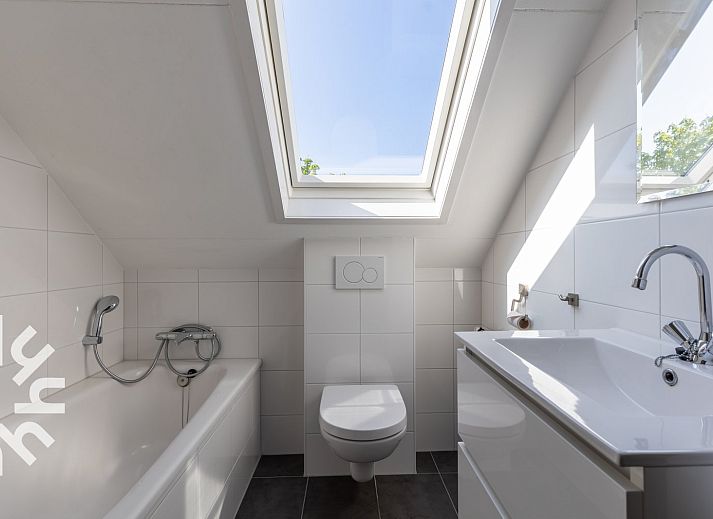 Comfortable bedroom with a double bed in ZE414, Oostkapelle, Walcheren, Zeeland.